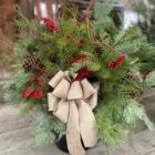 natural-winter-container-arrangement-workshop-in-winter